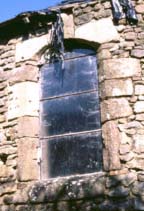 Le Guéliant : fenêtre de la chapelle
