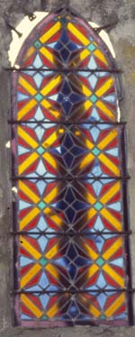 Saint-Alban de Roche : vitrail de la chapelle