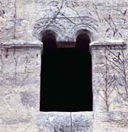 Ensigné : une fenêtre romane