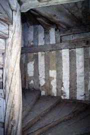 Arville : escalier intérieur ancien