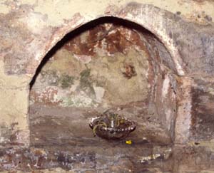 Saint-Alban de Roche : niche dans la chapelle