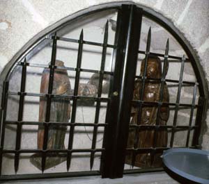 Le Palais-sur-Vienne : niche avec statue de Saint-Jean-Baptiste